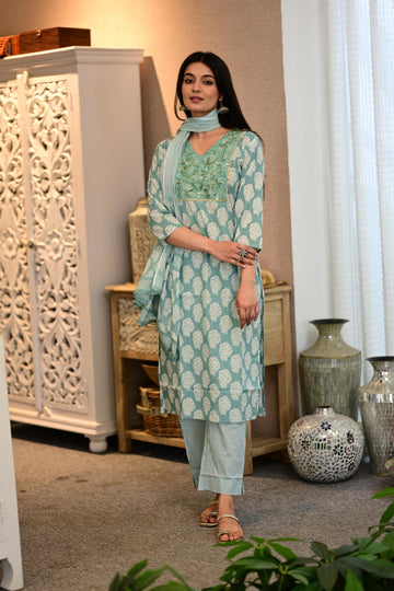 From Work to Weddings: 10 Ethnic Outfits You’ll Wear on Repeat