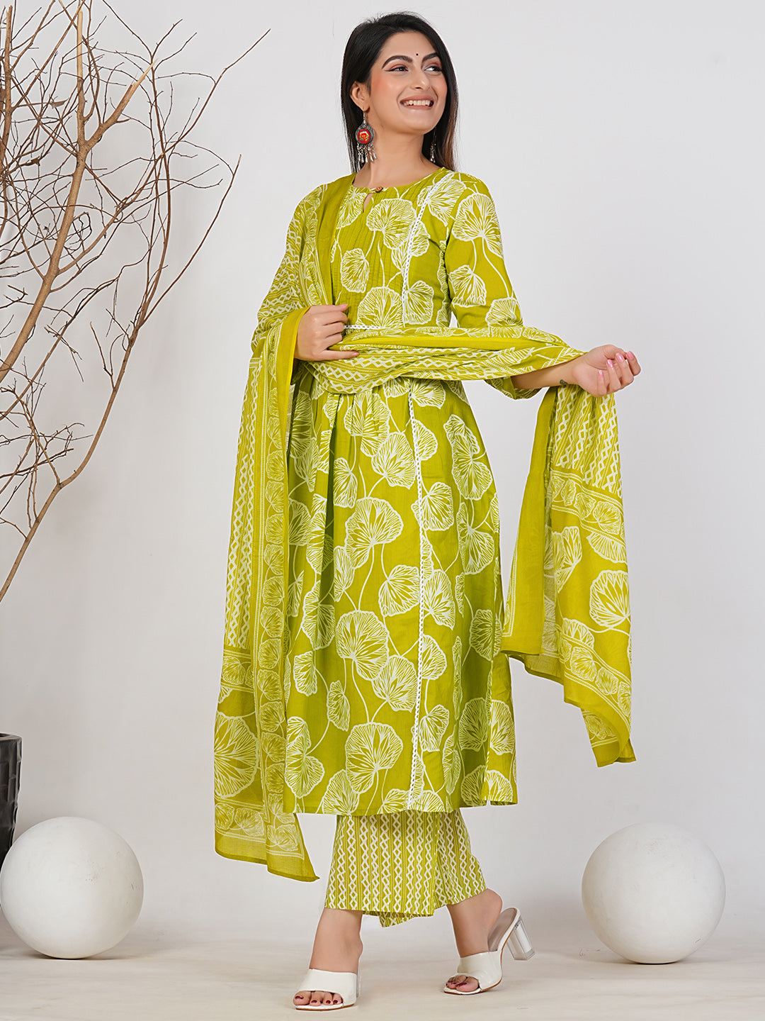Ruii Fashion Lime Green Sun Floral Kurta and Pants Set